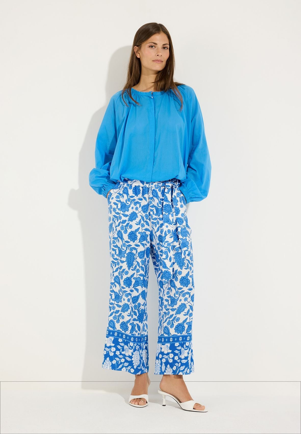 Sommerliche Hose mit Blumenprint