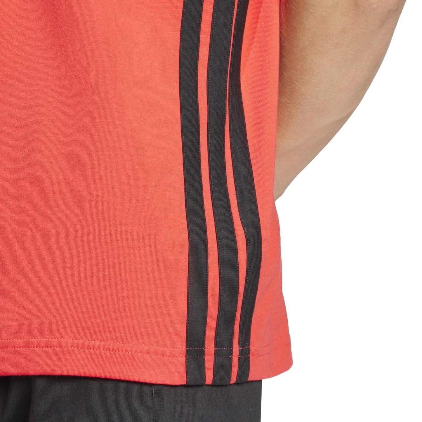 ADIDAS M 3S SJ T, PURRUB/BLACK
