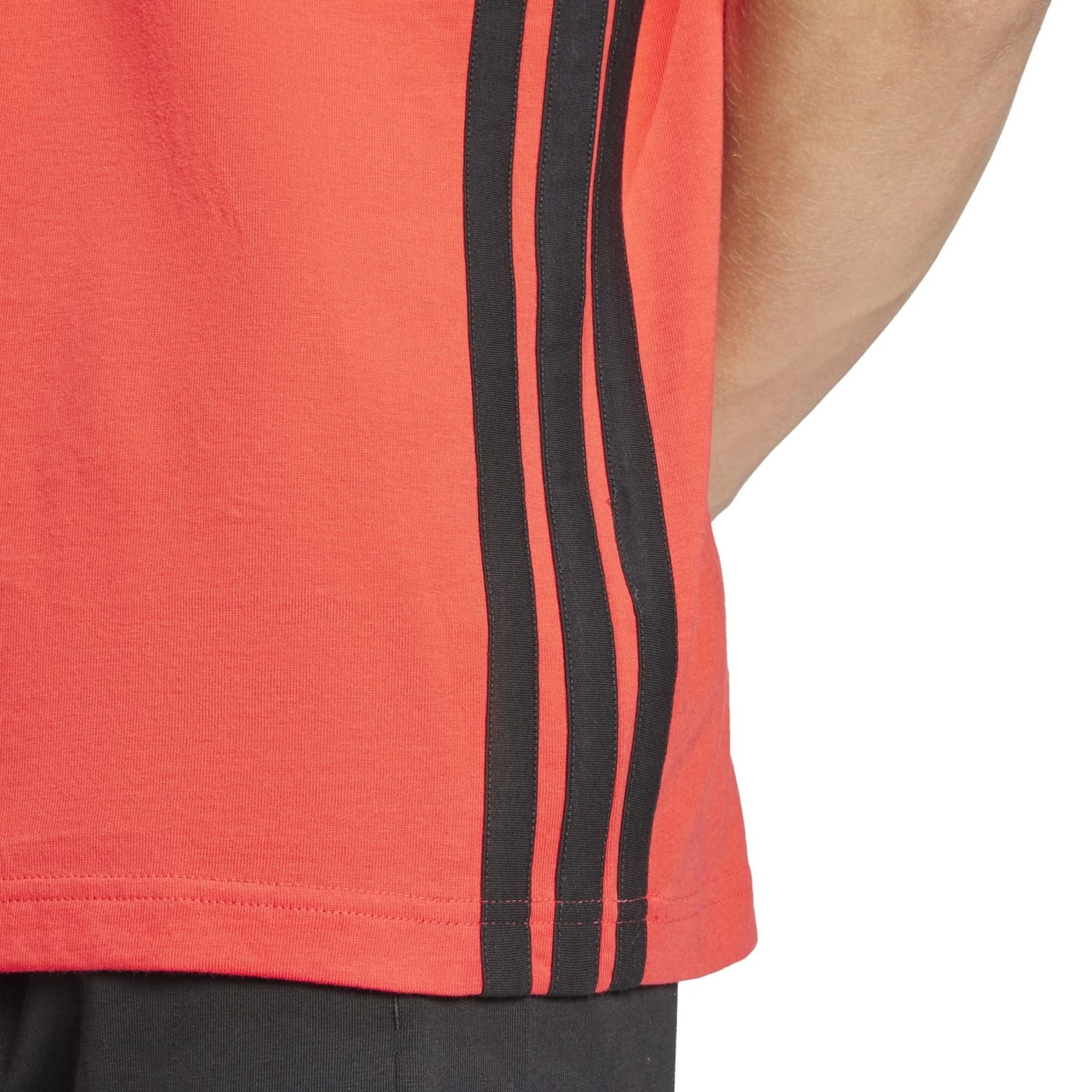 ADIDAS M 3S SJ T, PURRUB/BLACK