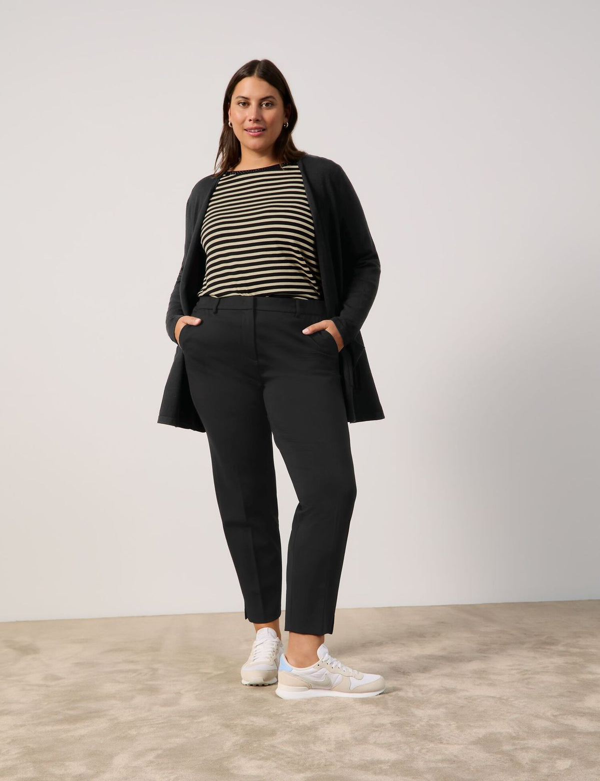Lange Basic-Strickjacke