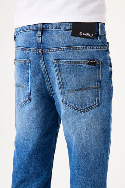 Straight Jeans