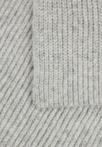 Schal aus weichem Materialmix