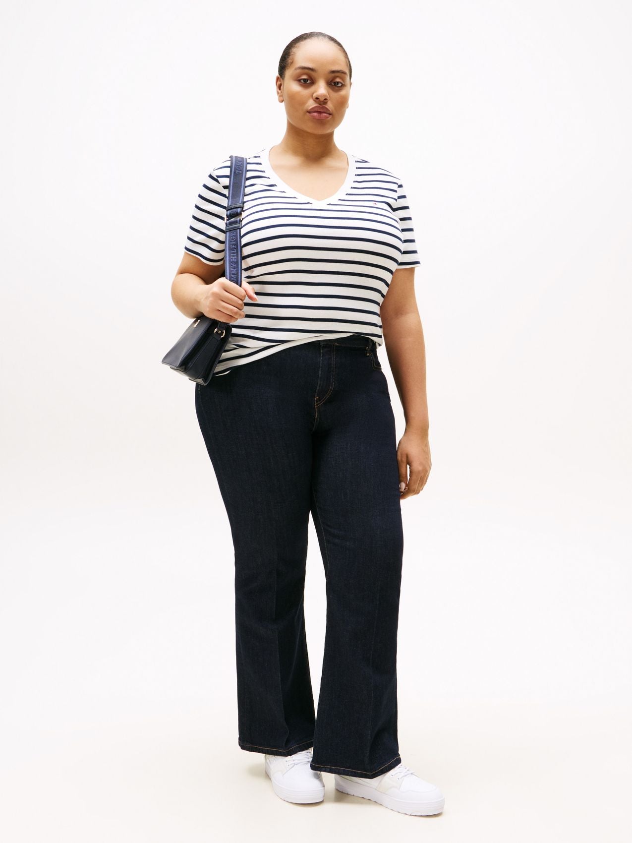 TOMMY HILFIGER CRV SLIM CODY V-NK SS 46