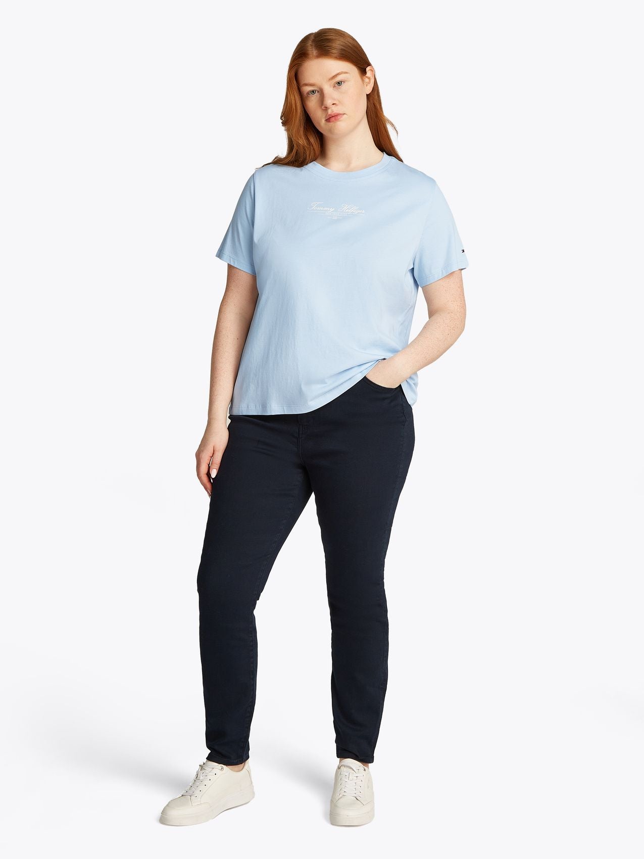 TOMMY HILFIGER CRV REG SCRIPT C-NK TEE SS