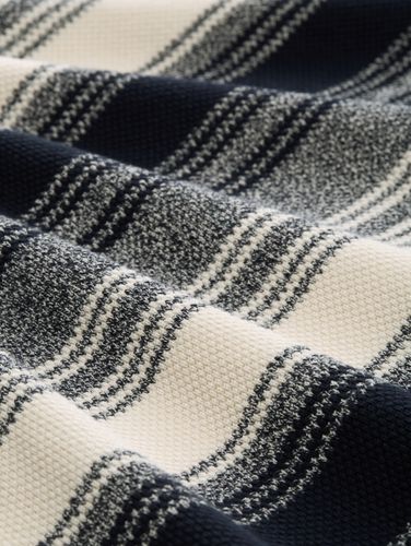 Strickpullover im Streifenmuster