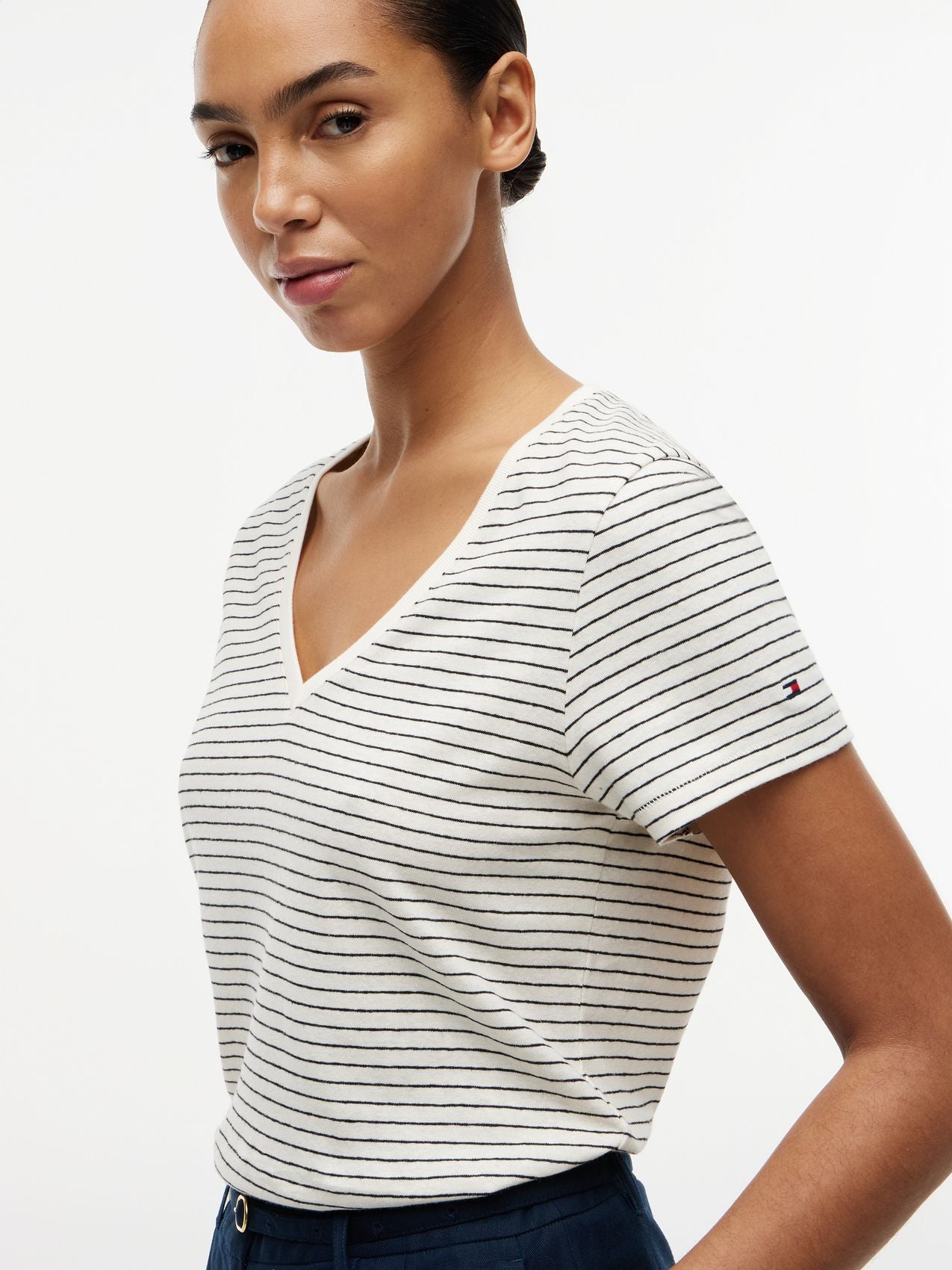 TOMMY HILFIGER T-Shirt mit V-Ausschnitt aus Leinenmix