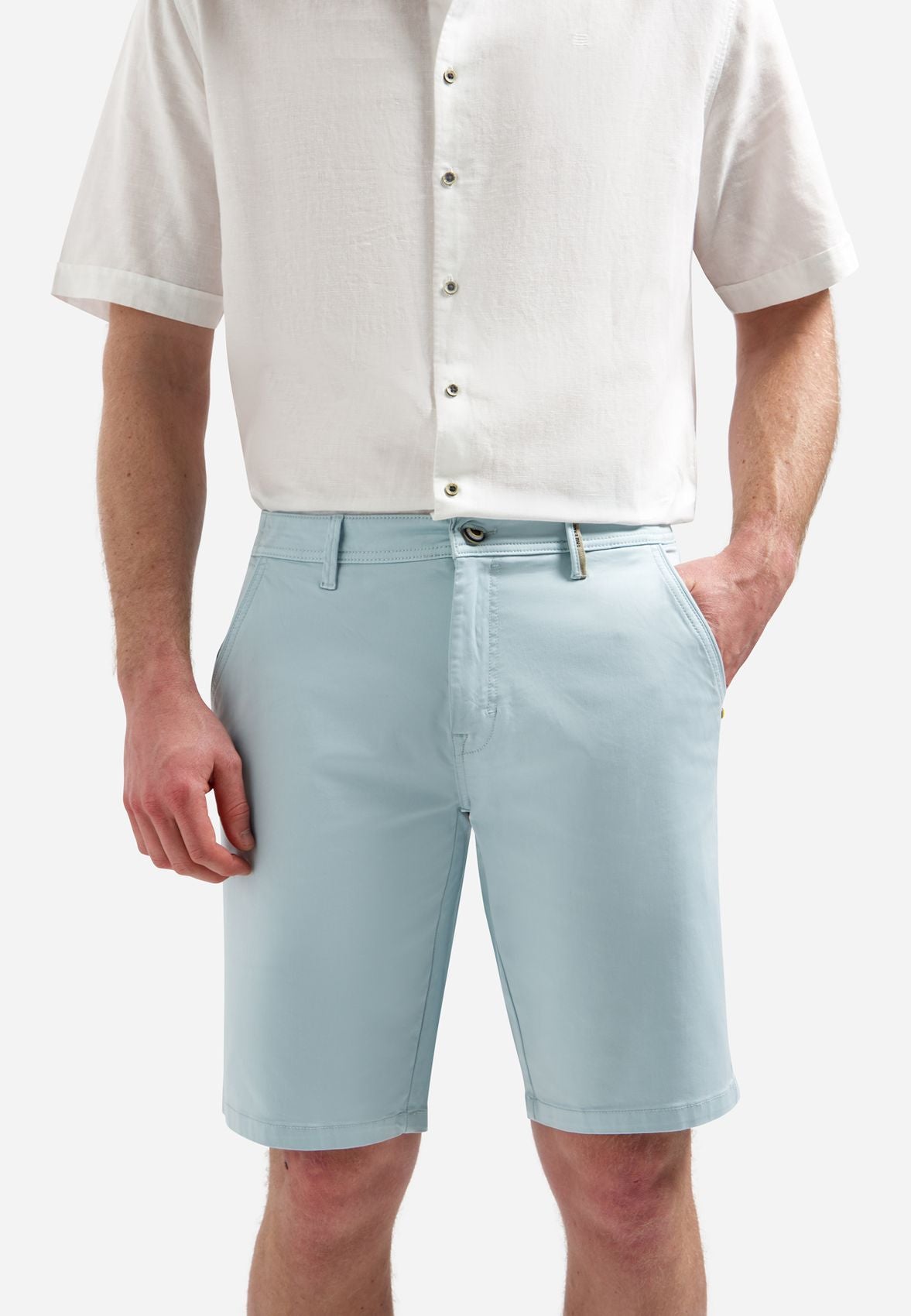 Leichte Chino-Bermuda