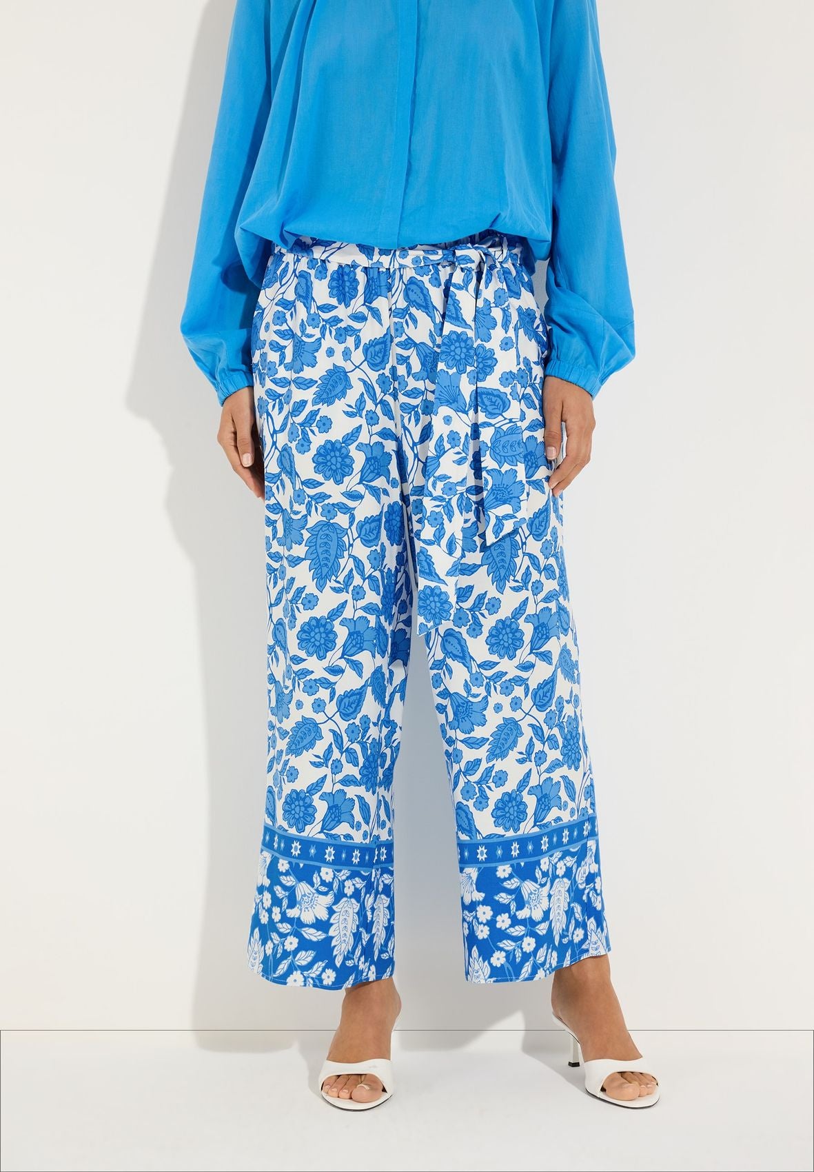 Sommerliche Hose mit Blumenprint