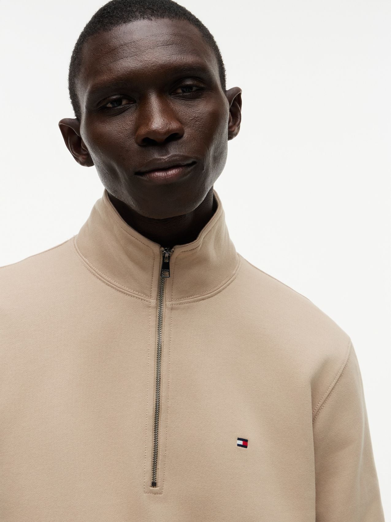 TOMMY HILFIGER Sweatshirt mit Viertelreißverschluss und Stickerei