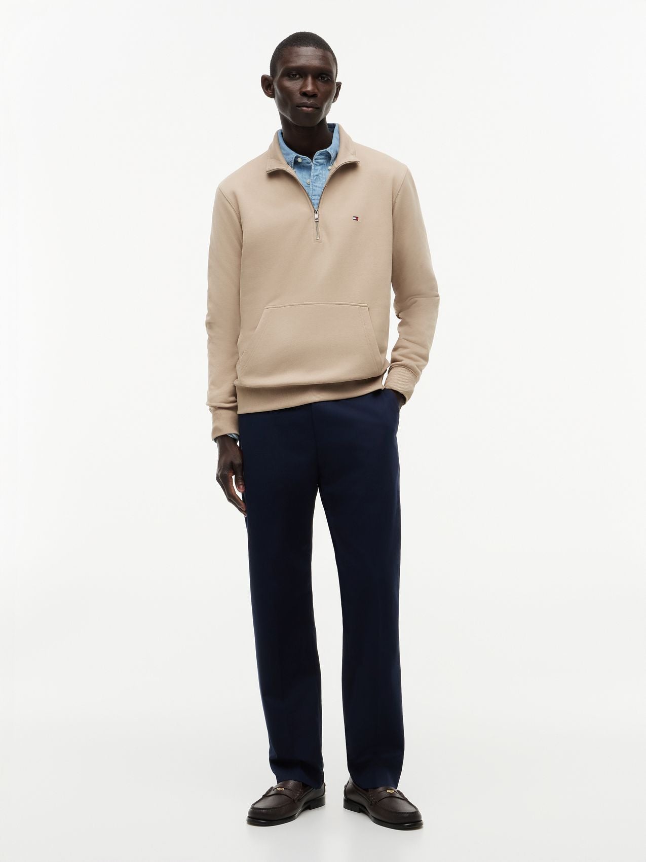 TOMMY HILFIGER Sweatshirt mit Viertelreißverschluss und Stickerei