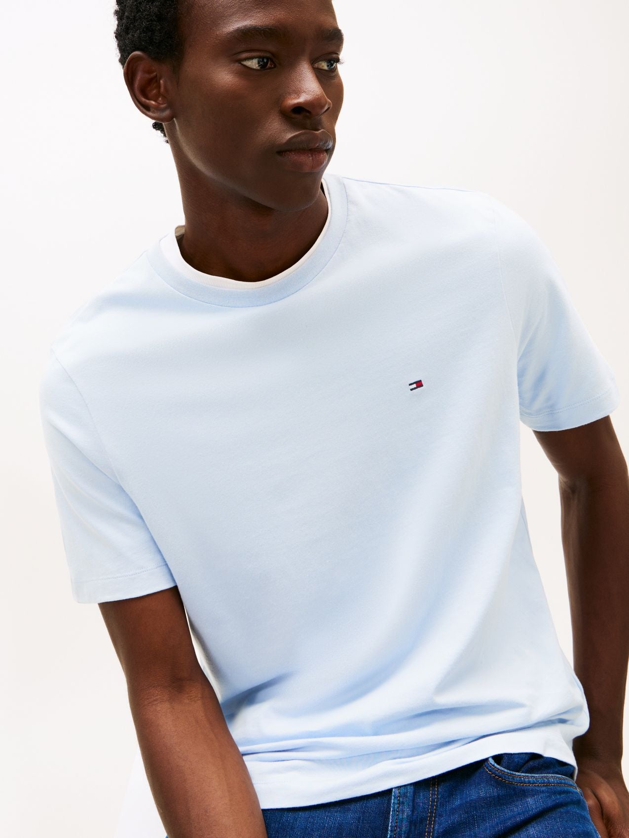 TOMMY HILFIGER ESS SEASONAL REG FIT SOLID TEE