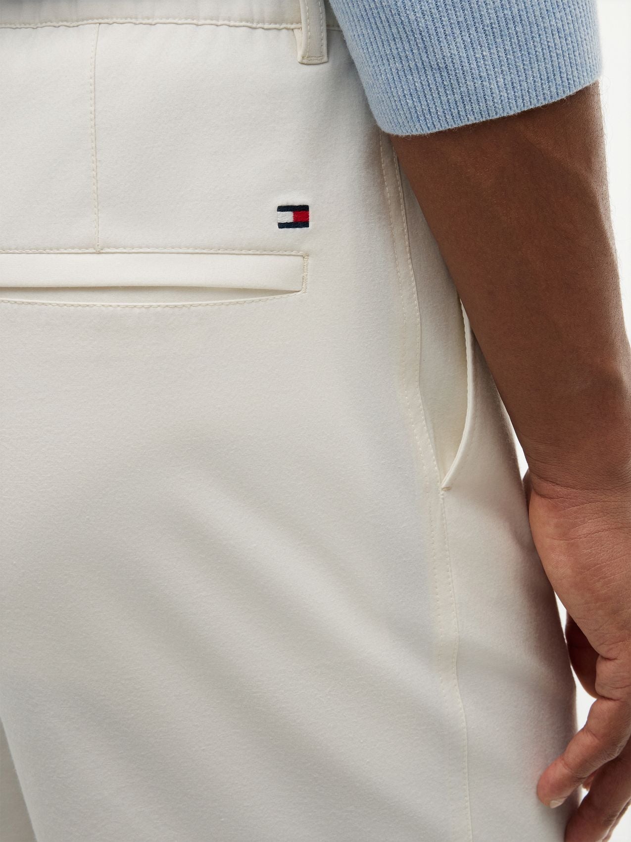 TOMMY HILFIGER Chino-Shorts mit Flag-Stickerei