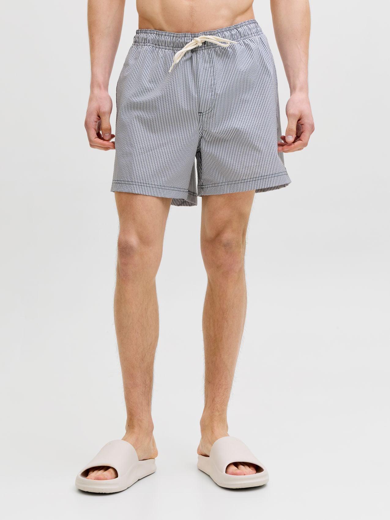 JACK & JONES Gestreifte Badeshorts mit Kordelzug