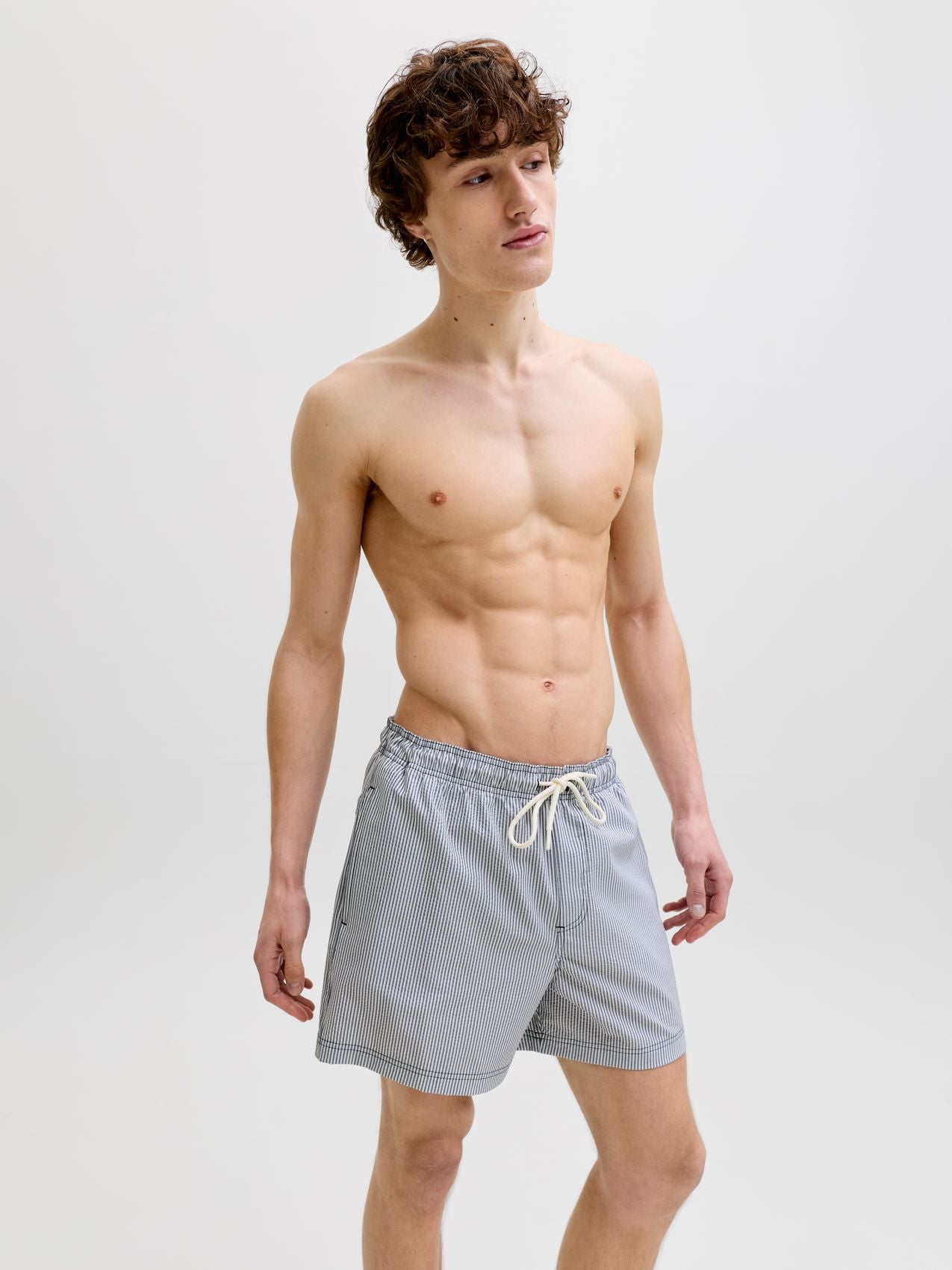 JACK & JONES Gestreifte Badeshorts mit Kordelzug