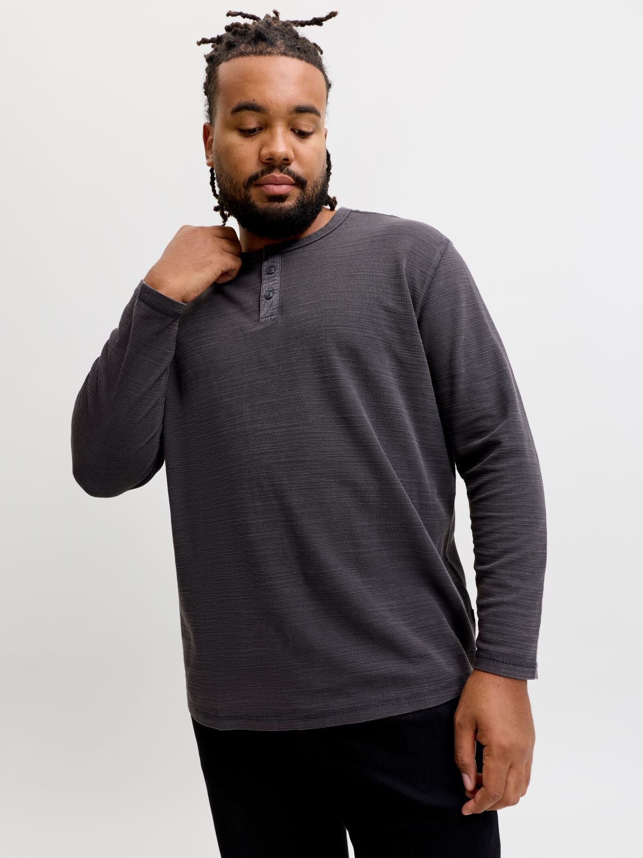 JPRBLUAARON LS HENLEY TEE PLS