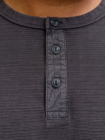 JPRBLUAARON LS HENLEY TEE PLS