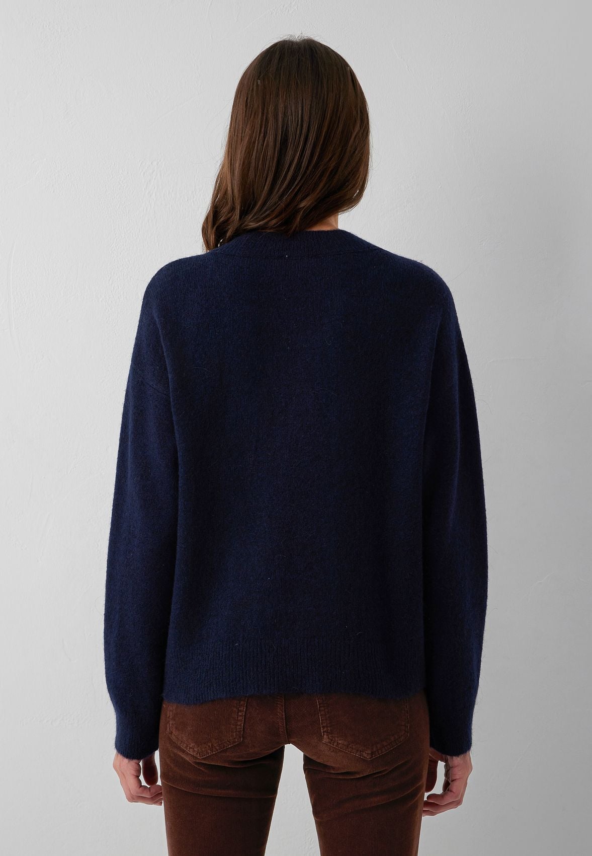 V NECK SWEATER