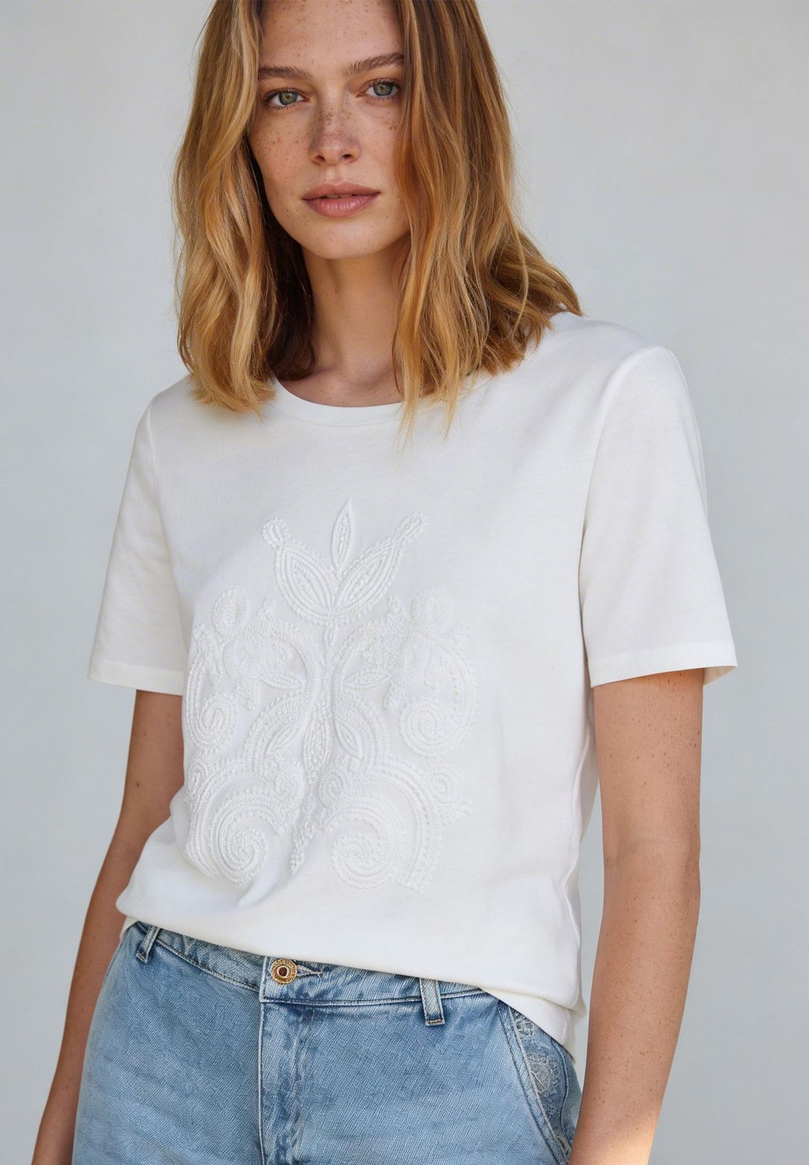 T-Shirt mit Stickerei auf der Front