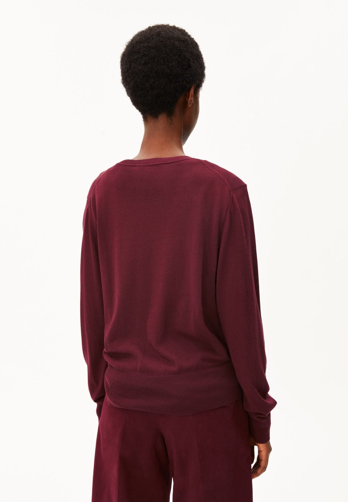 FINE KNIT SWEATER