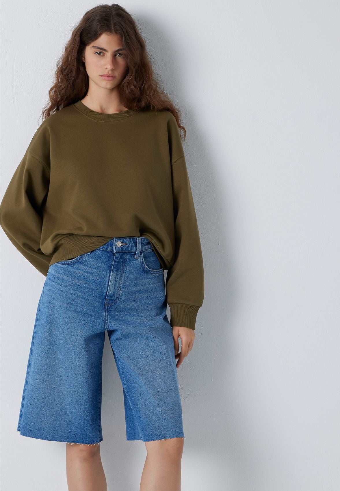 CREW NECK SWEATSHIRT