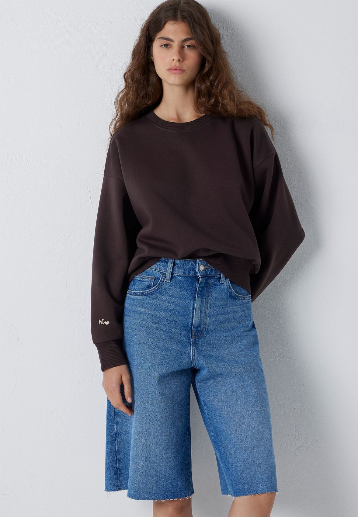 CREW NECK SWEATSHIRT