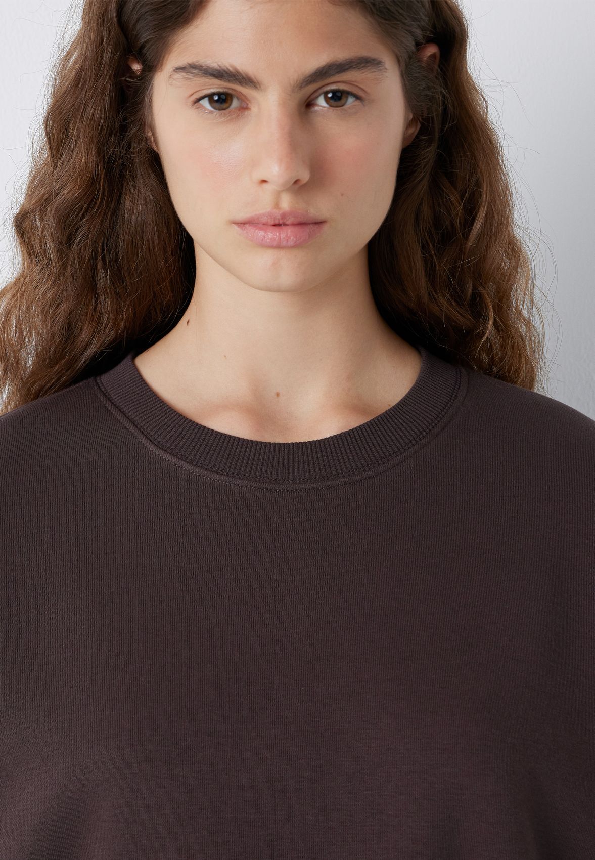 CREW NECK SWEATSHIRT
