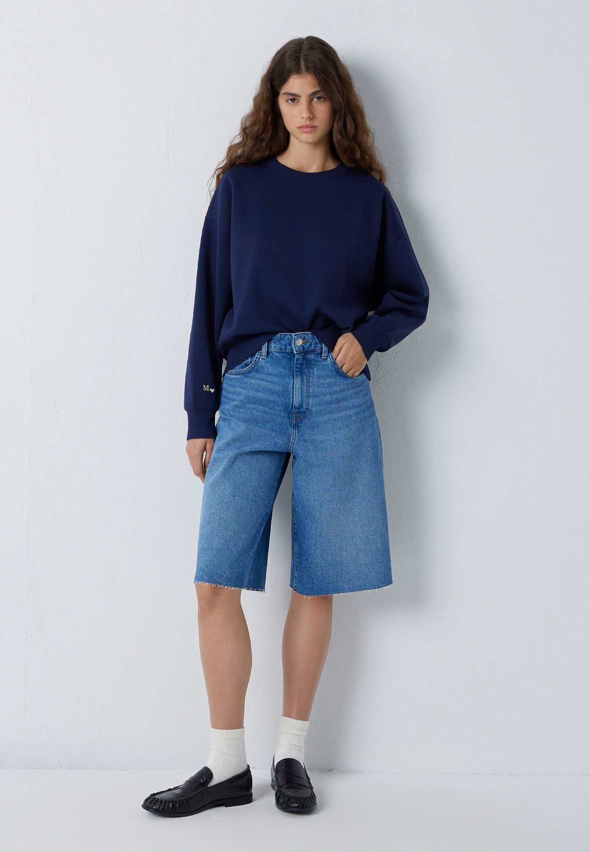 CREW NECK SWEATSHIRT