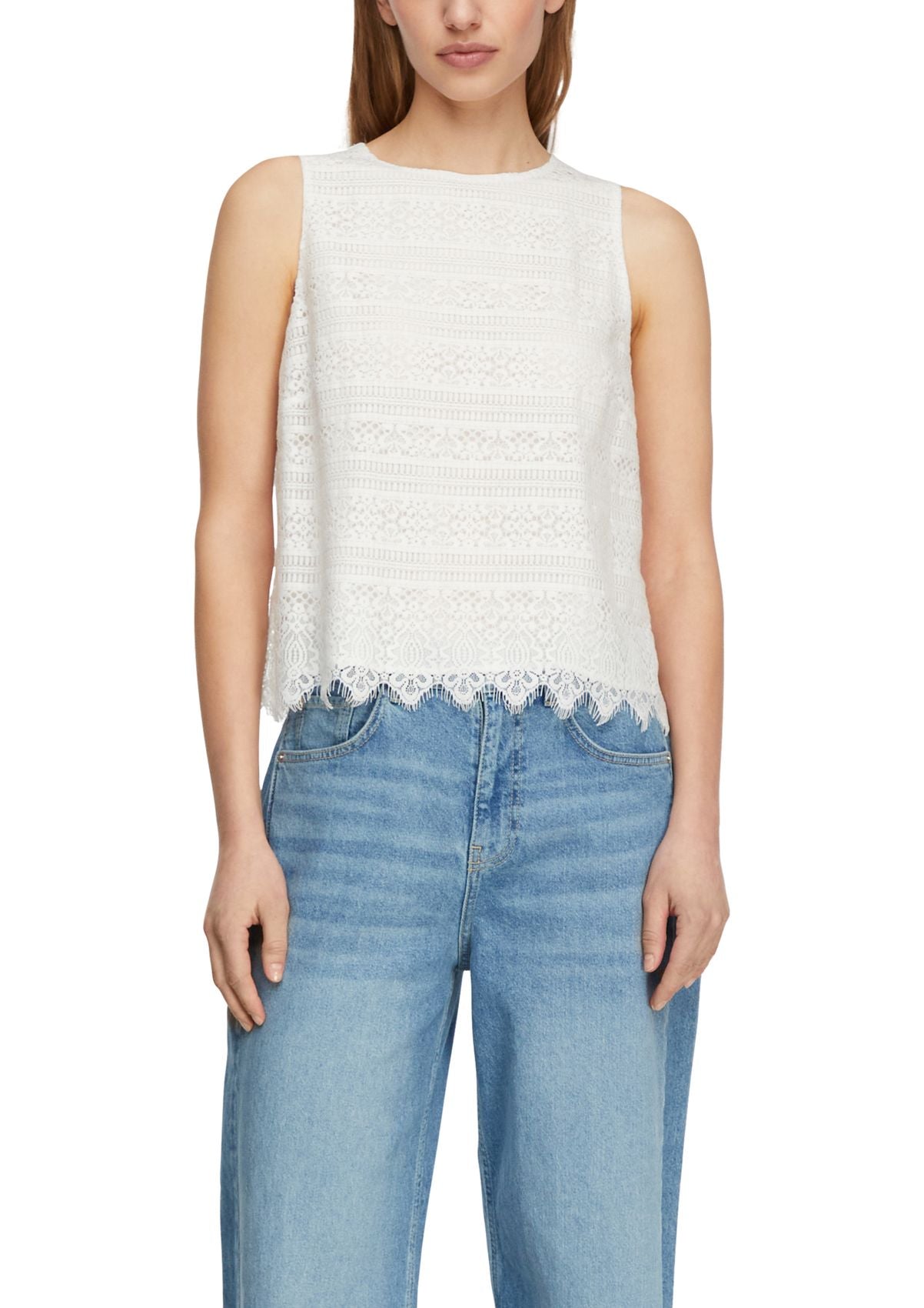 Spitzentop mit Muschelsaum