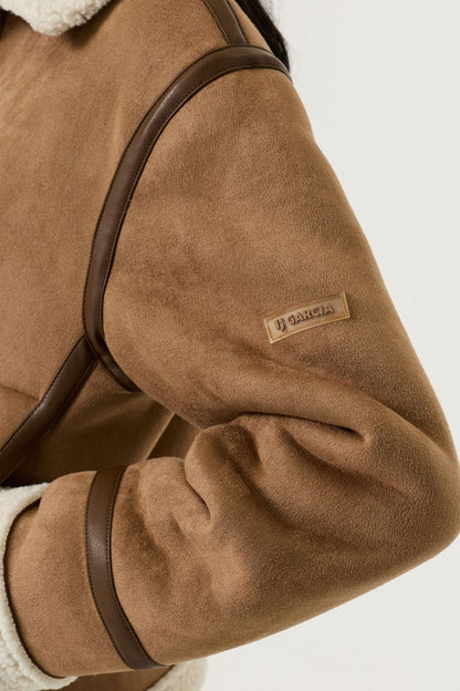 Jacke in Lederoptik mit Teddybesätzen