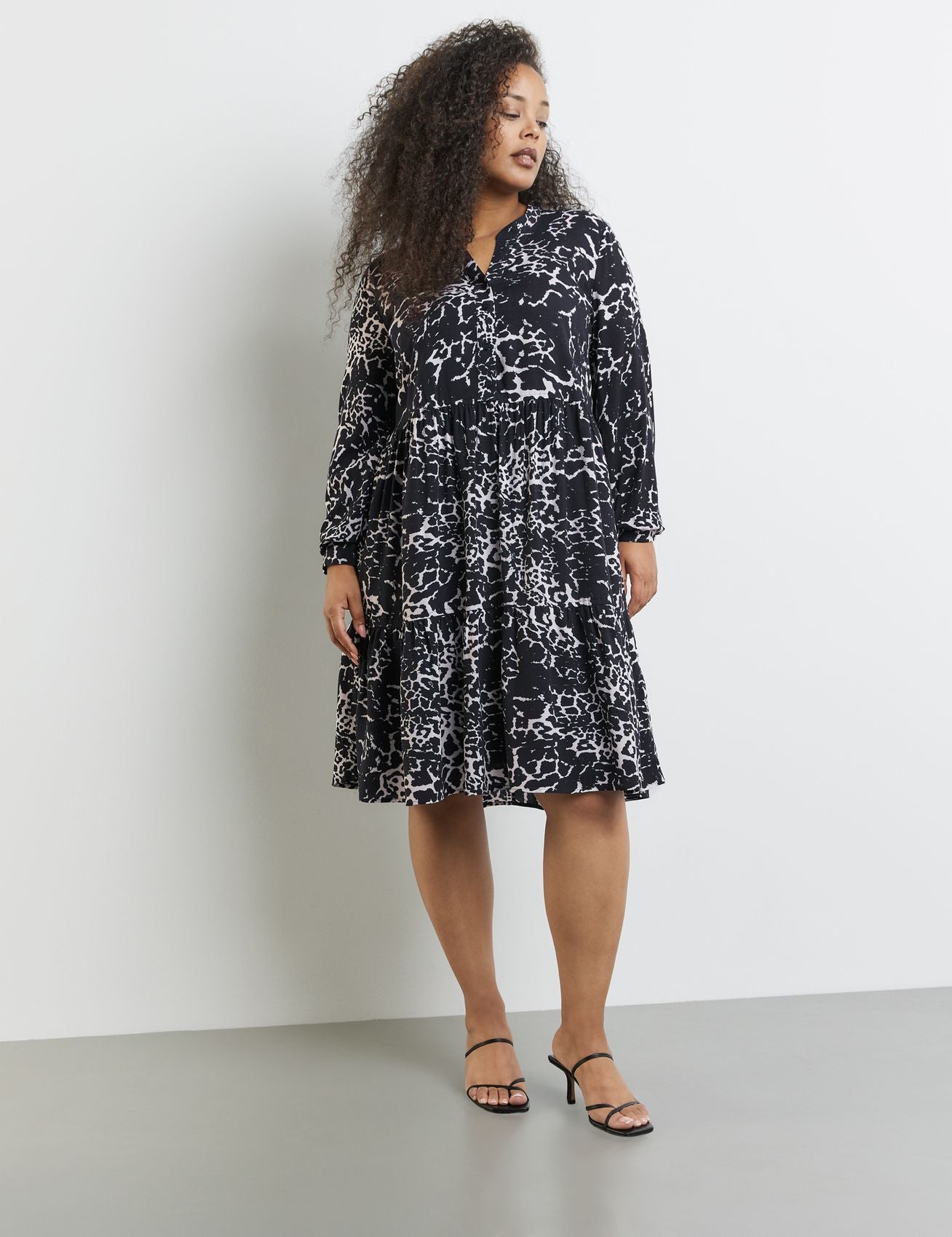 SAMOON Ausgestelltes Stufenkleid mit Unterkleid